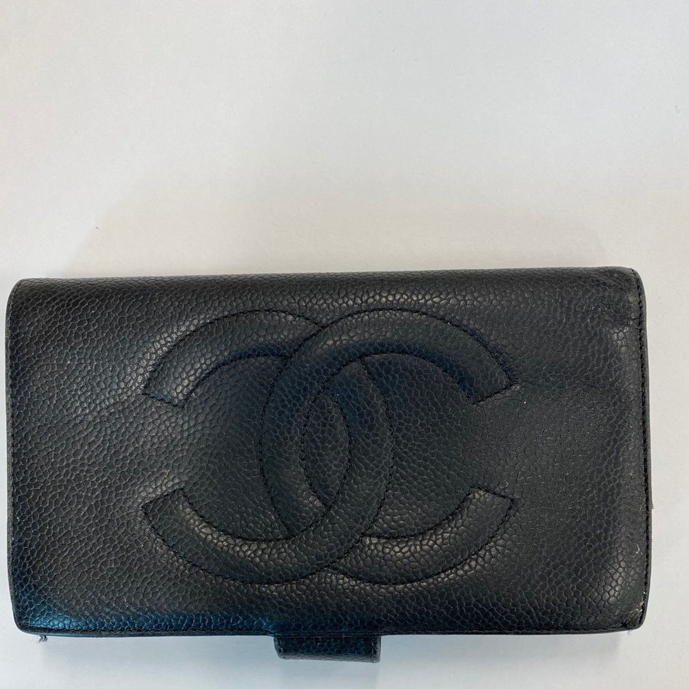 CC Chanel caviar bifold wallet